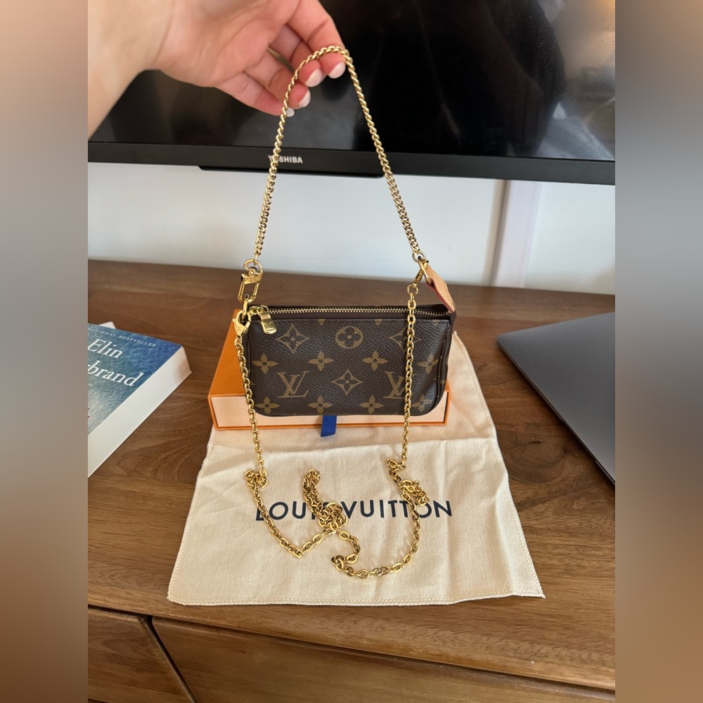 Louis Vuitton Mini Pochette Accessoires On Chain